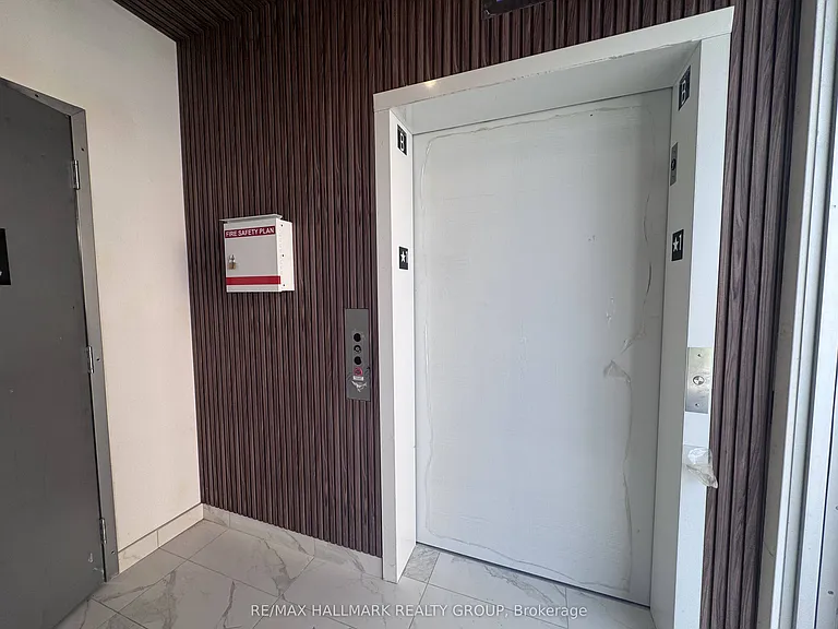 2370 Tenth Line Rd #302 — Photo 27