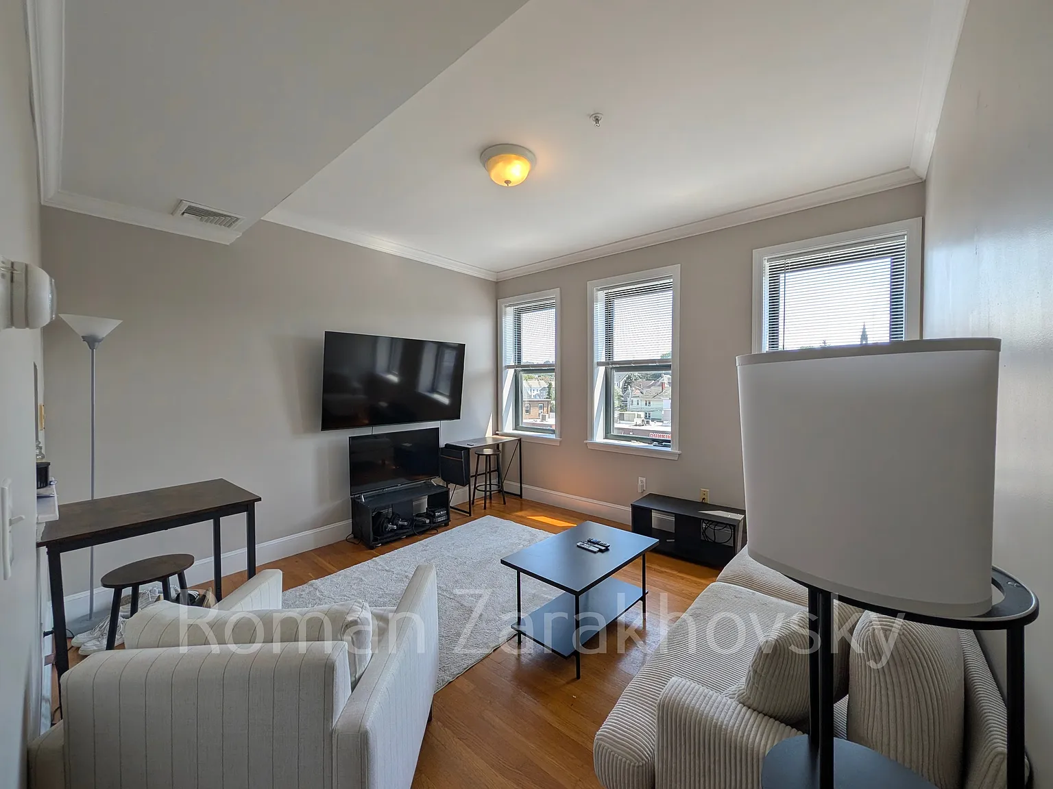 2 bed, 725 sqft, $2,750 — Photo 1