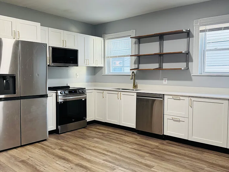 65 Raymond St #1 — Photo 1