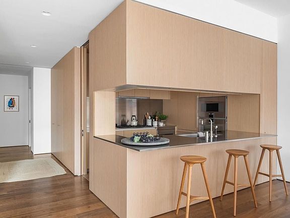4th image of 527 W 27th St #5A