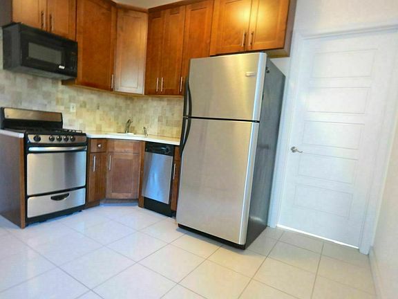 3rd image of 82 Saint Nicholas Ave #L2