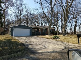 2524 Old Peoria Ct, Bloomington, IL 61705