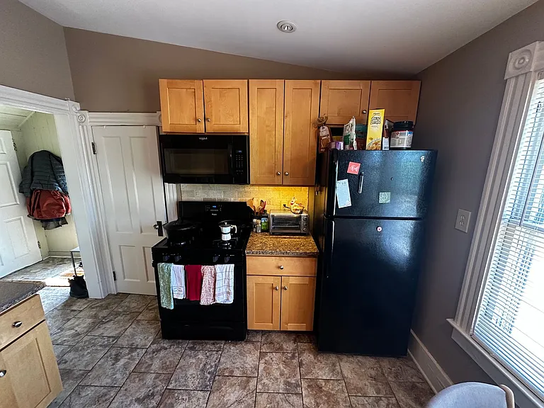 27 Vick Park #A — Photo 2
