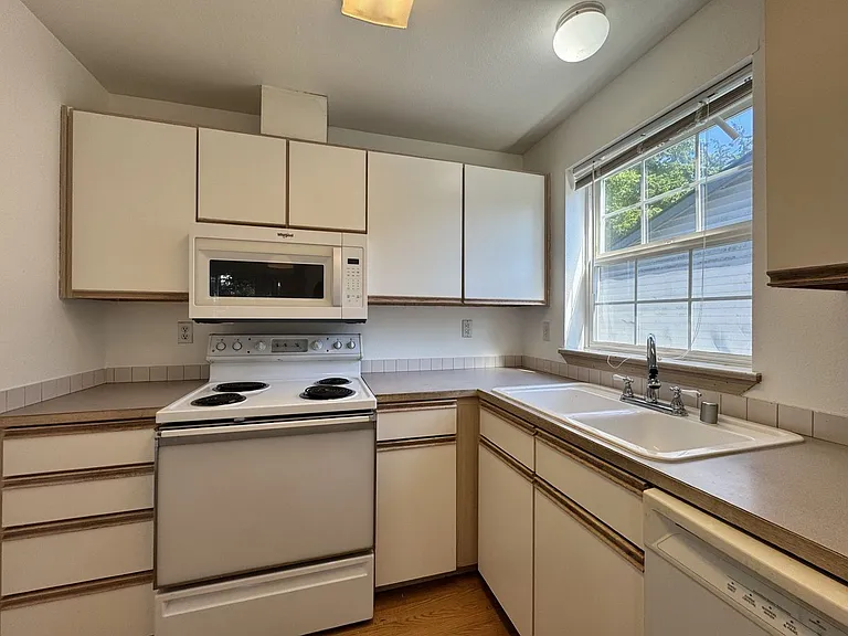 24018 26th Pl S #C302 — Photo 9