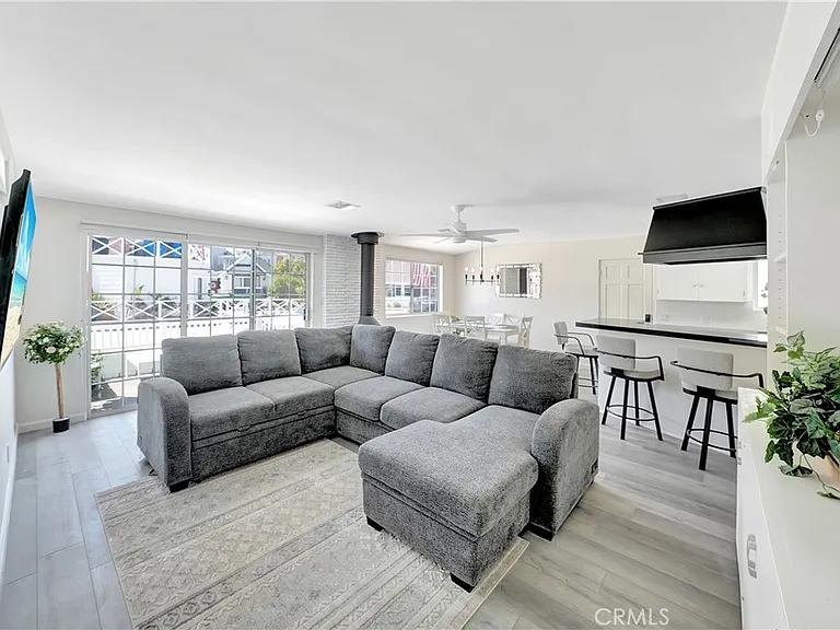 216 Collins Ave — Photo 10