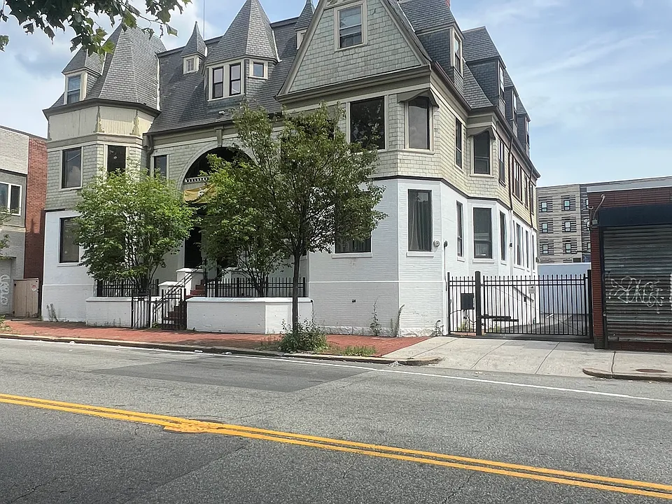 200 Broad St #3B