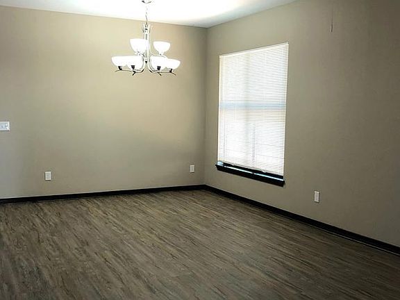 4th image of 3503 Pecan St
