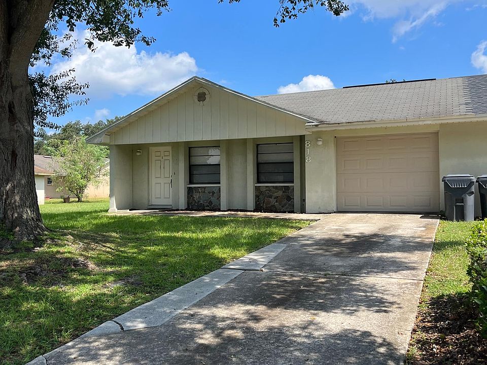 exterior and entrance view to 818 Mikasuki Dr.
