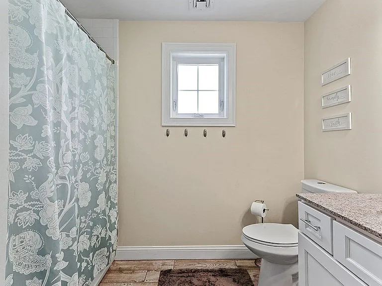 214 Shaw St — Photo 27