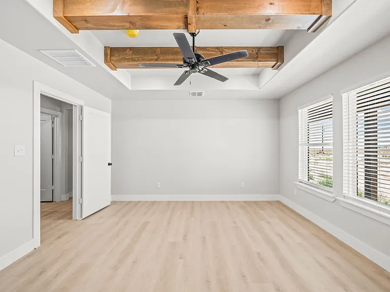 10505 East Cres #7400 — Photo 21