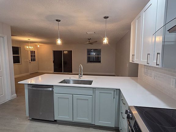 3rd image of 2537 Birch Ave