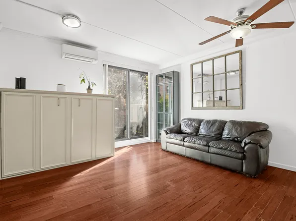 131 Barrow Street GB image 3 of 6