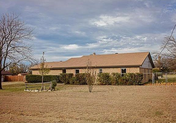 5th image of 1909 Cindy Ct