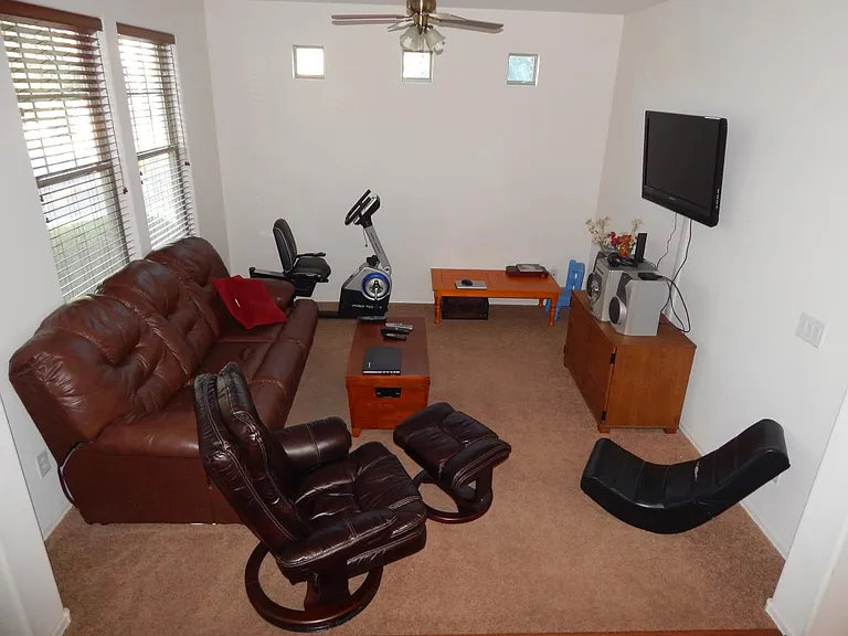 Den (level 1)