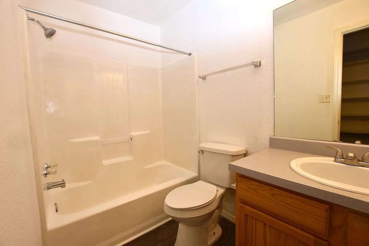Building Photo - 921-923 Sagewood Trl