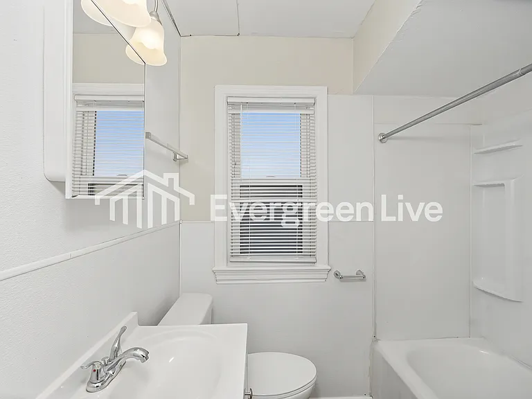 3202 N 53rd St #1 — Photo 15