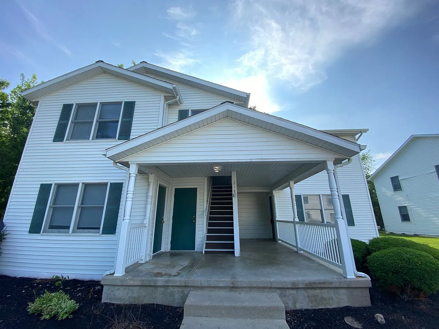 218 Stonewall Court — Photo 2