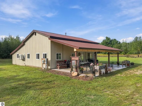 17181 N 10th Ave, Marion, MI 49665
