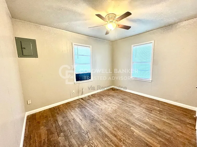 3213 Erskine St — Photo 10