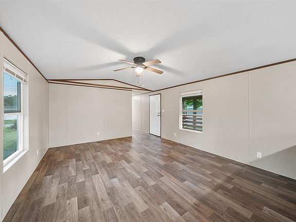 5th image of 303 Lone Oak Rd