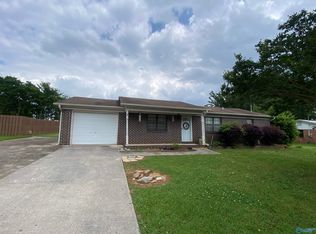 318 Chesapeake Dr, Scottsboro, AL 35769