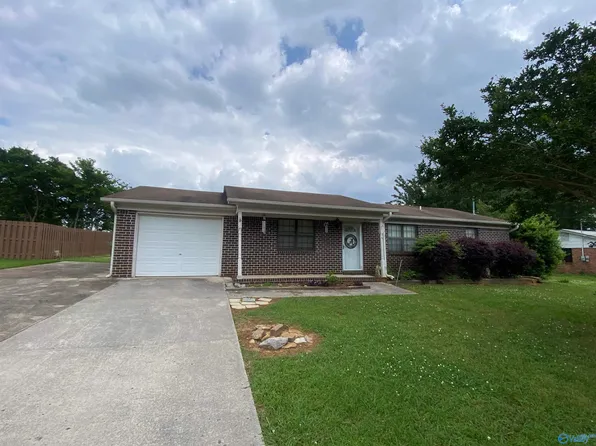 318 Chesapeake Dr, Scottsboro, AL 35769