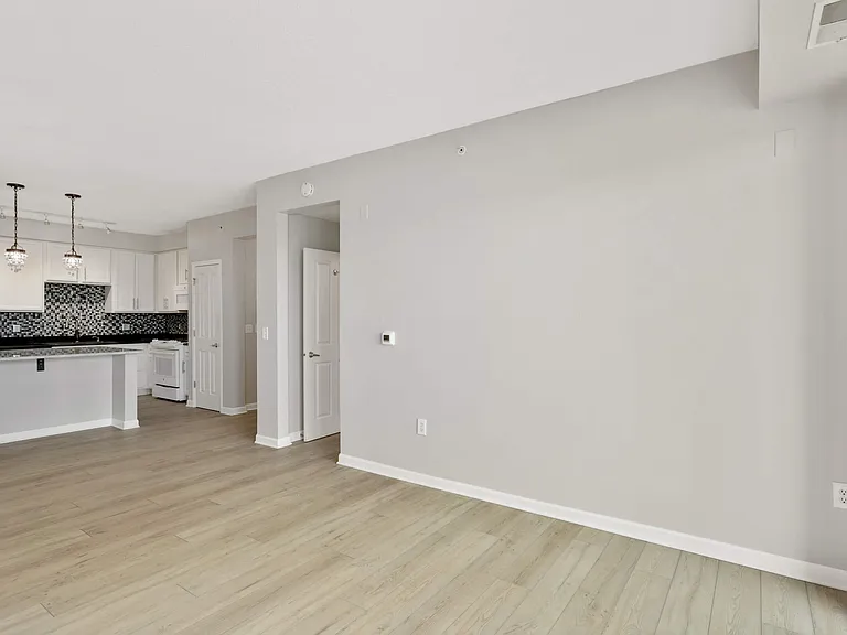500 E Grant St — Photo 2