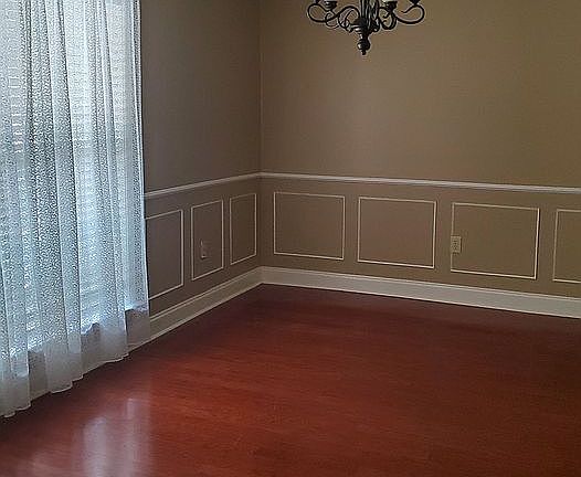 4th image of 211 River Birch Cir