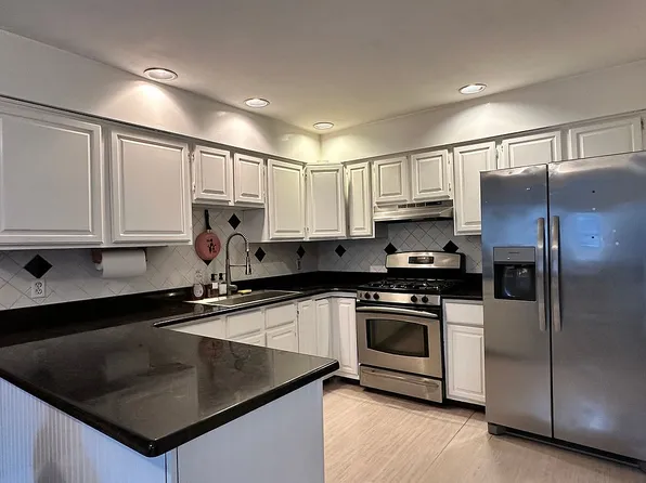 61 Elm Ter, Flemington, NJ 08822