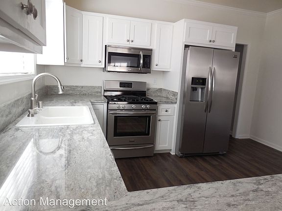 2nd image of 831 1/2 S Normandie Ave