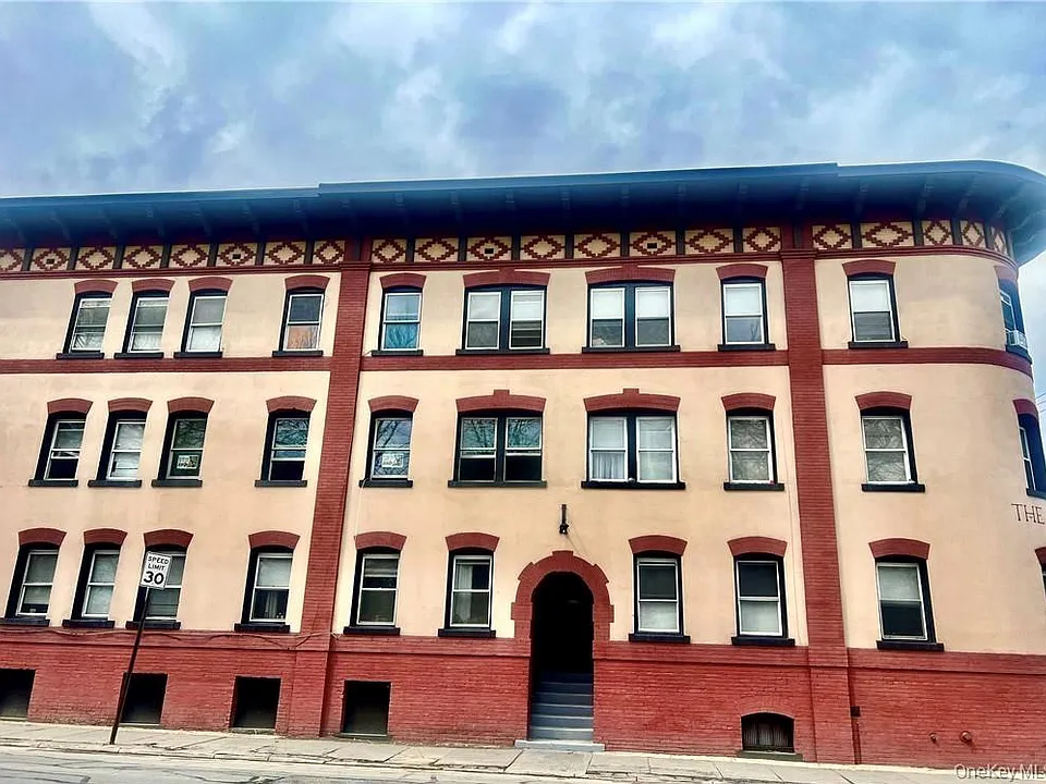 103 Wickham Ave #3