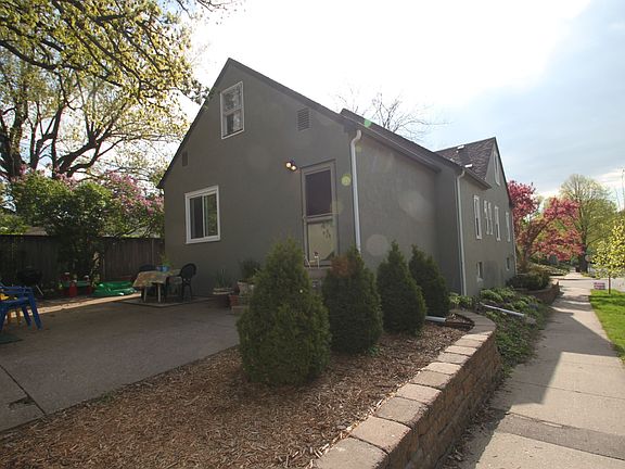 3rd image of 201 Thomas Ave S