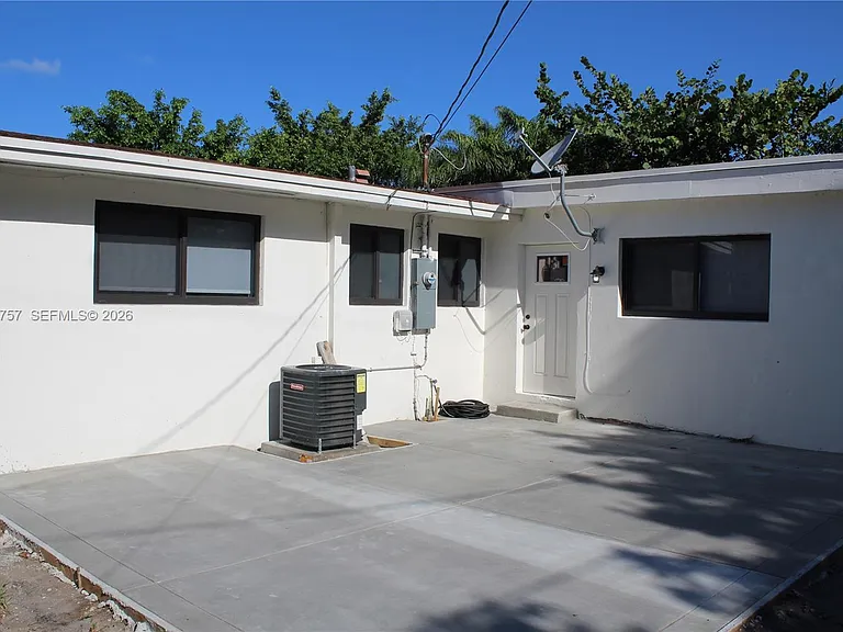 18815 NW 42nd Pl — Photo 14