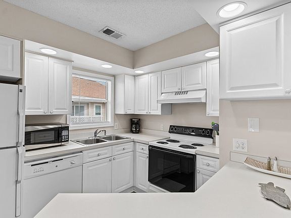 5th image of 300 Shorehaven Dr. #N3