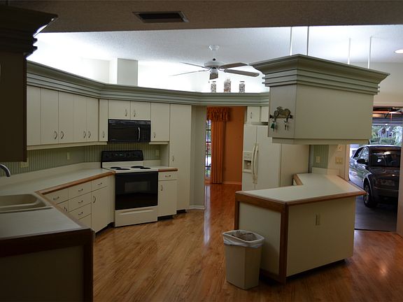 3rd image of 1468 Vermeer Dr