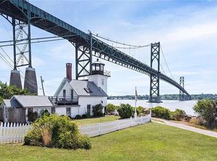 7 Old Ferry Rd, Bristol, RI 02809