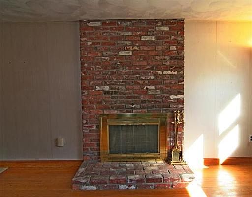 5th image of 19 Green Acre Dr