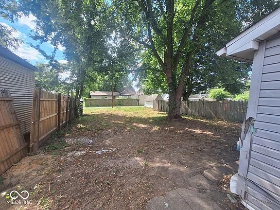2nd image of 2209 E Lynn St