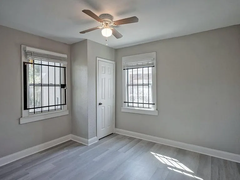 2036 W 11th St — Photo 10