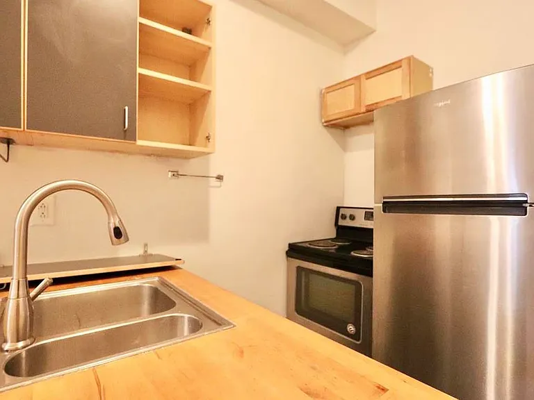 311 Troutman St #2R — Photo 8