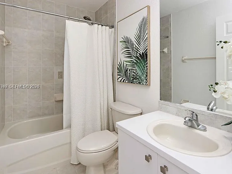 242 E 3rd St #205 — Photo 10