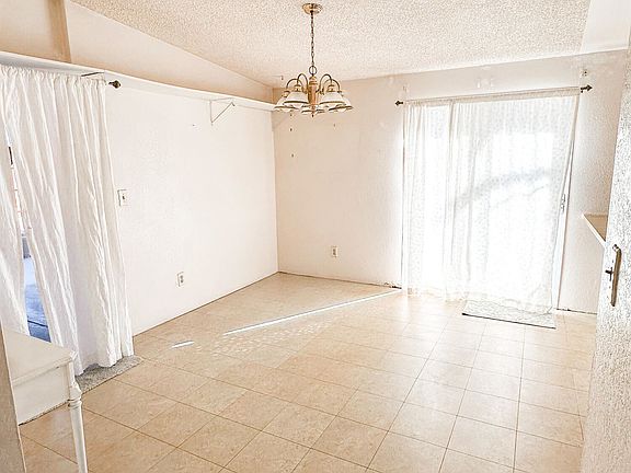 3rd image of 2901 W Greenridge Pl