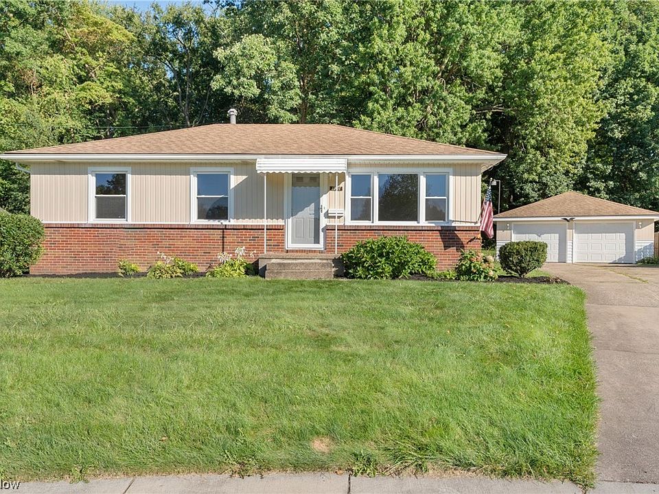 1st image of 570 Lynn Dr