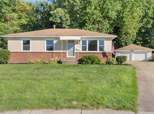 570 Lynn Dr, Cuyahoga Falls, OH 44221