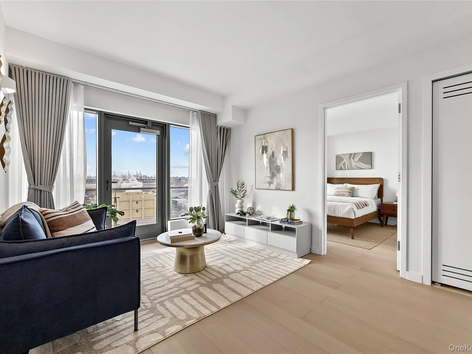 2 bed, 2.0 bath, 752 sqft, $4,050 — Photo 3