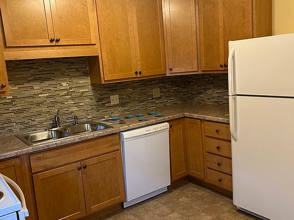 3rd image of 426 Rushmore Ln #2