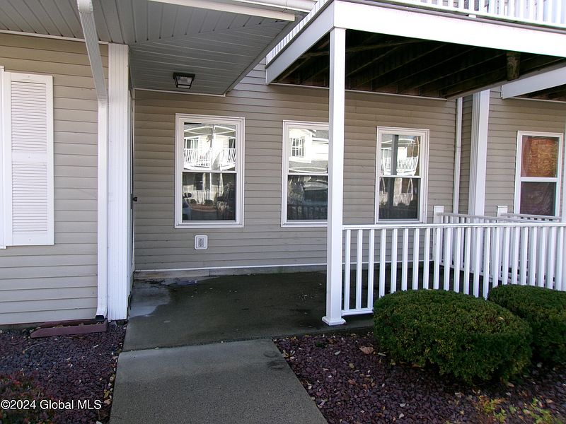 2nd image of 1808 Cambridge Manor Drive
