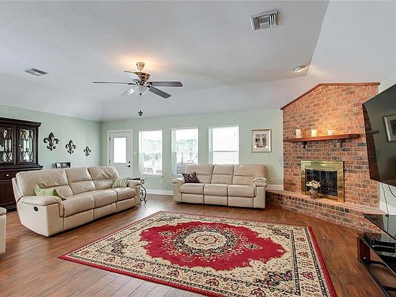 4th image of 226 Somerset St