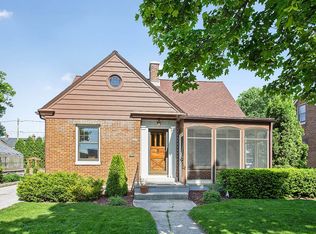 1017 N 9th St, Manitowoc, WI 54220