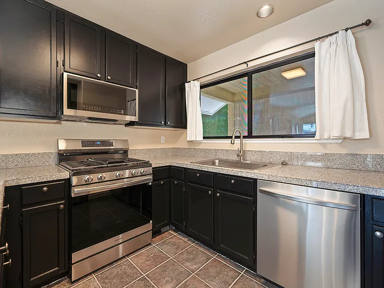 720 Donovan Ct — Photo 12